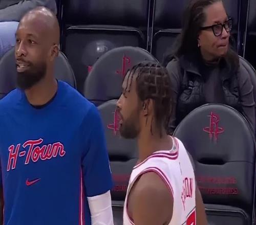 青岛男篮客,场逆转天津,仅以三分之,星空娱乐官网,星空娱乐官网全球信赖,星空娱乐官网在线娱乐平台,星空娱乐官网玩家首选,星空娱乐官网星空娱乐,星空娱乐官网游戏平台