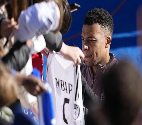 艾維左腿腓,骨骨折手術,成功,星空娱乐官网,星空娱乐官网全球信赖,星空娱乐官网在线娱乐平台,星空娱乐官网玩家首选,星空娱乐官网星空娱乐,星空娱乐官网游戏平台