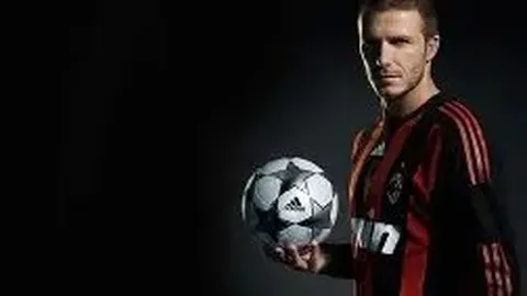 巴神与六冠王合影庆祝，荣获欧洲金靴第六尊；回顾历届金靴得主荣耀时刻